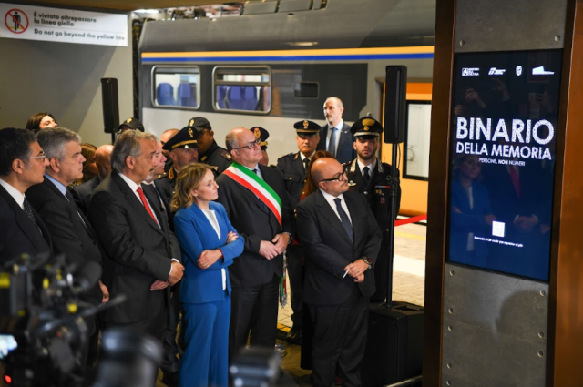 Il Gruppo Ferrovie dello Stato,  inaugura il binario della Memoria alla stazione di  Roma Tiburtina; 