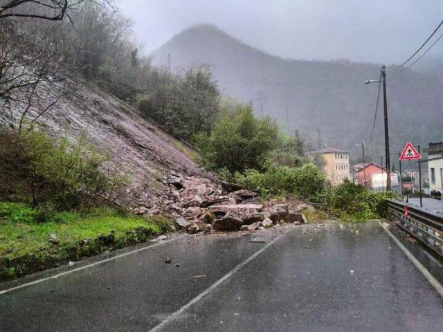 Liguria, la strada statale di Bargagli sar&agrave; liberata sabato, permessi speciali per gli studenti isolati