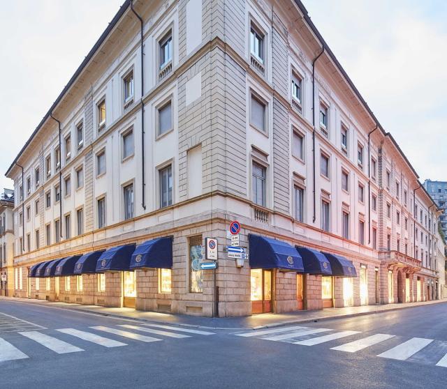 Kering, acquistato da Blackstone l'edificio di via Montenapoleone 8  per &euro;1,3 mld; pi&ugrave; grande operazione immobiliare in Italia