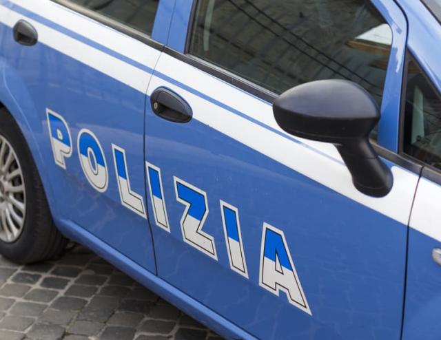 Genova, picchia la ex moglie e anche i poliziotti che cercano di proteggerla, arrestato sessantenne