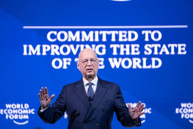 "Klaus Schwab morto ad 86 anni, addio al fondatore del World Economic Forum": la notizia che gira sul web, che lo vedrebbe deceduto o in fin di vita