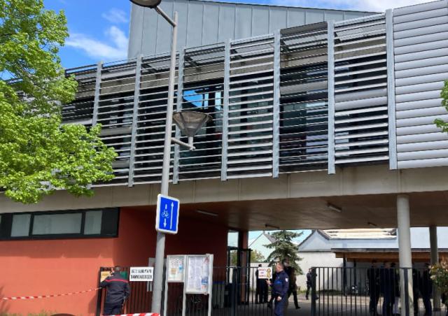 Francia, 14enne morta per malore improvviso dopo accoltellamento di due bimbe davanti la scuola: infarto 