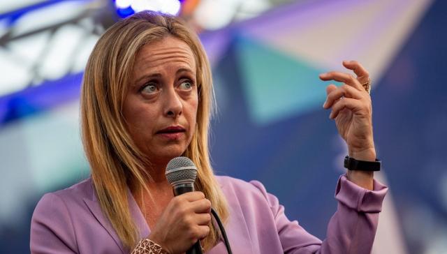 Meloni e la finta conferenza stampa: altro che Shirley Temple, qui viaggiamo verso l'Oscar