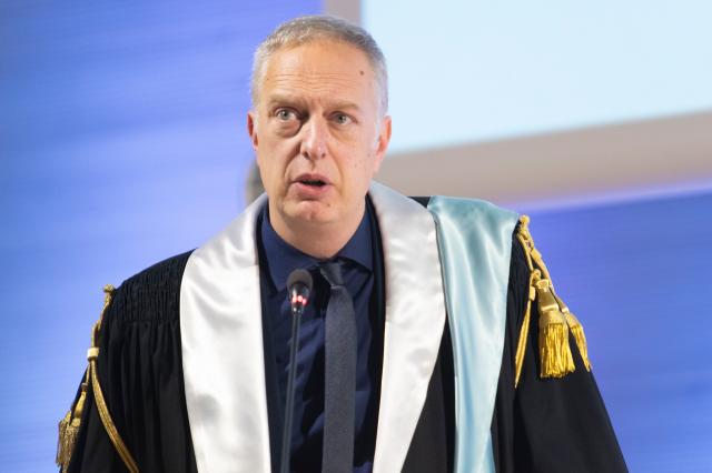 Antonio Scurati, sembrerebbe essere saltato il suo monologo in Rai in occasione del 25 aprile