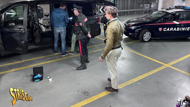 Milano, Vittorio Brumotti derubato in centro citt&agrave; e spariscono telecamere e bici da guinnes