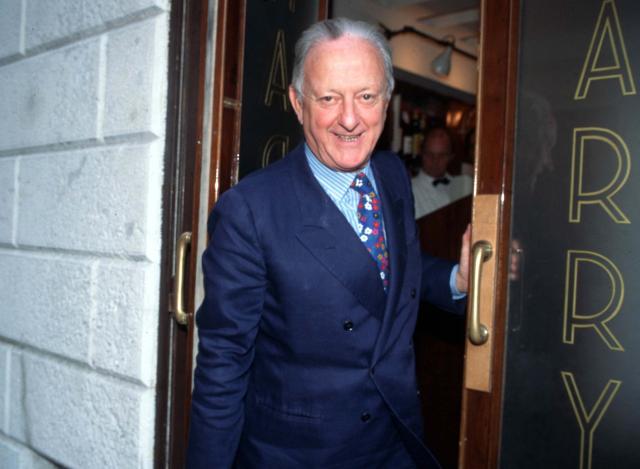 Arrigo Cipriani: "Ho una nuova compagna a 92 anni, lei ne ha 52, io dopo l'operazione alla prostata sono ancora forte"