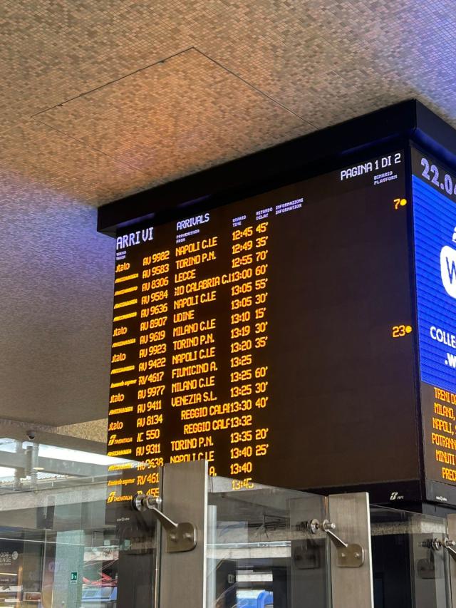 Frecciarossa e treni ad alta velocit&agrave; bloccati da Napoli al Nord e viceversa, ritardi fino a 100 minuti, viabilit&agrave; interrotta per convoglio fermo a Cassino