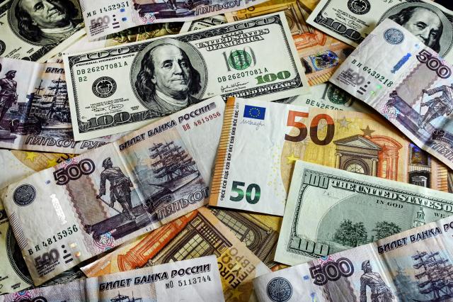 Rapporto Deficit/PIL Italia 2023 al 7,4% per i costi del Superbonus, il pi&ugrave; alto d'Europa, debito pubblico al 137,3%