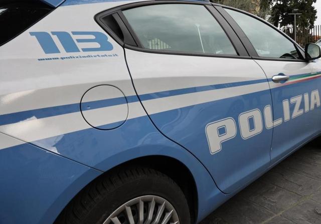 Genova, truffa diecimila euro a coppia di anziani, polizia lo aspetta davanti al portone e lo arresta