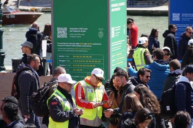 Venezia, il ticket d'ingresso debutta con 113 mila arrivi e oltre 15 mila paganti 