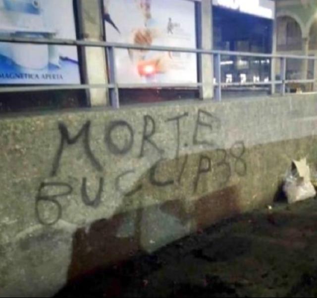 Genova, scritte sui muri con minacce di morte al sindaco Bucci dopo corteo antifascista, indaga la Digos 