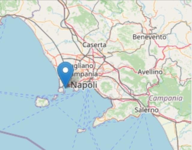 Campi Flegrei, scossa di terremoto di magnitudo 3.9, gente per le strade, il sindaco: "Al momento nessuna segnalazione di danni" 