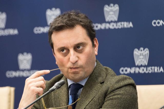 Parenzo contestato sotto studi di La7, lui fa la vittima: "Nel mirino come un criminale, clima impressionante per gli ebrei"