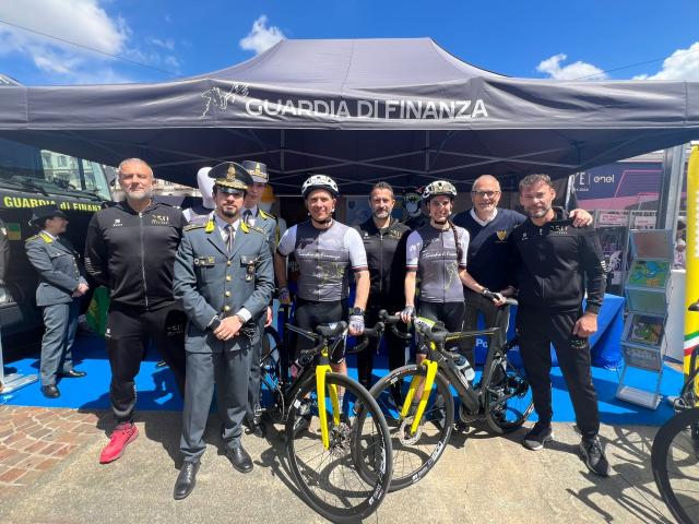 Giro-E a Torino. Guardia di Finanza, Ten. Col. Gabriele Di Paolo: &ldquo;Sport costituisce strumento di comunicazione dei valori fondanti del Corpo&rdquo;