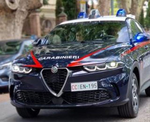 Genova, anarchici aggrediscono pattuglia dei carabinieri, otto militanti arrestati dopo i tafferugli