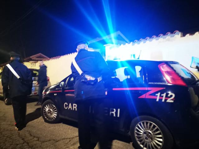 Precenicco (UD), donna uccide l'amico con forbici e poi gli lancia acido muriatico sul volto: arrestata 40enne