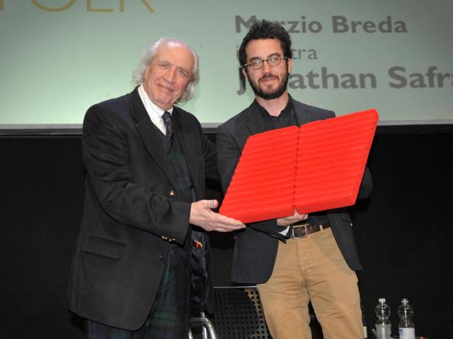 Pino Pinelli, morto il maestro della pittura analitica: il suo angelo in "rosso Pinelli" sar&agrave; sempre presente in Argentina