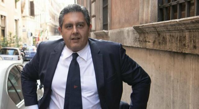 Sulla graticola del pubblico dileggio, Toti, Presidente della regione Liguria, in pochi minuti &egrave; diventato pi&ugrave; pericoloso di Al Capone e meno affidabile del Mago Do Nascimento