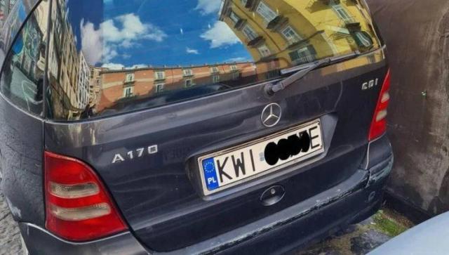 Napoli, in citt&agrave; 35 mila tra macchine e motorini con targa polacca per pagare meno l'assicurazione