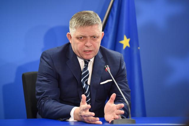 Robert Fico, chi &egrave; il premier slovacco aggredito: i 4 mandati, 'no-vax', contro sanzioni a Mosca e armi a Kiev