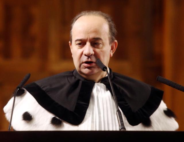 Franco Anelli, chi &egrave; il rettore della Cattolica morto, et&agrave;, moglie, figli, carriera e libri