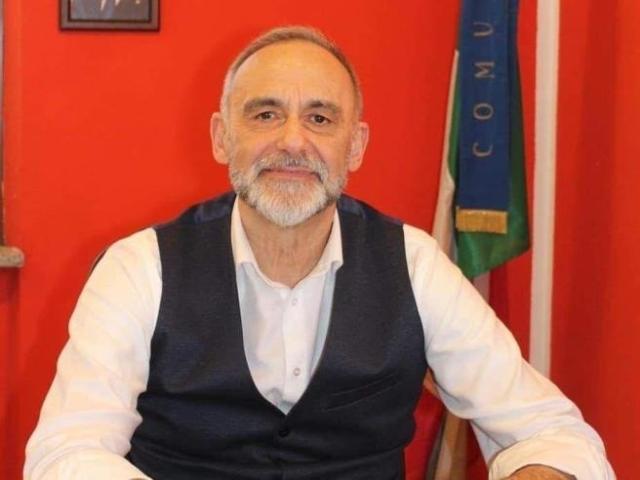 Corte Palasio, sindaco Claudio Manara trovato morto impiccato in municipio, si &egrave; suicidato: aveva 67 anni