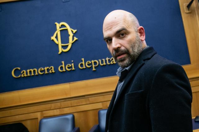 Il bardo cosmopolita Roberto Saviano escluso dalla fiera del libro di Francoforte: perch&eacute; avrebbe dovuto essere invitato?