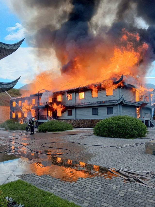 Russia, a fuoco la dacia segreta di Putin negli Altaj, si indaga sulle cause, ipotesi attentato, la dac sede di incontro con vari leader