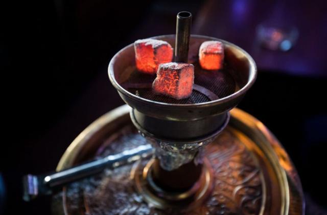 La Spezia, contrabbando di melassa per narghil&egrave;, maxi sequestro della finanza nelle fumerie abusive