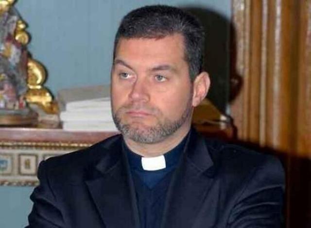 Fano, diocesi reintegra prete condannato per abusi sessuali su bambina di 12 anni, il padre: "Se lo incontro&hellip; enorme ingiustizia"