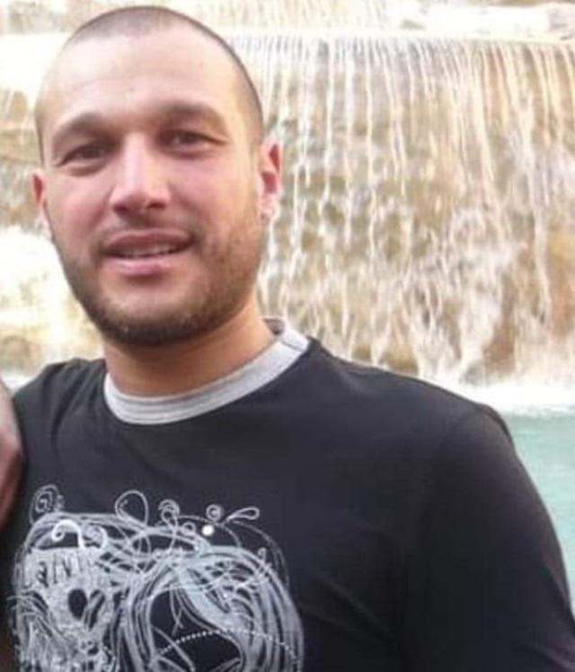 Milano, prof Armando Mainardi  morto per malore improvviso, trovato nel bagno della scuola: aveva 47 anni