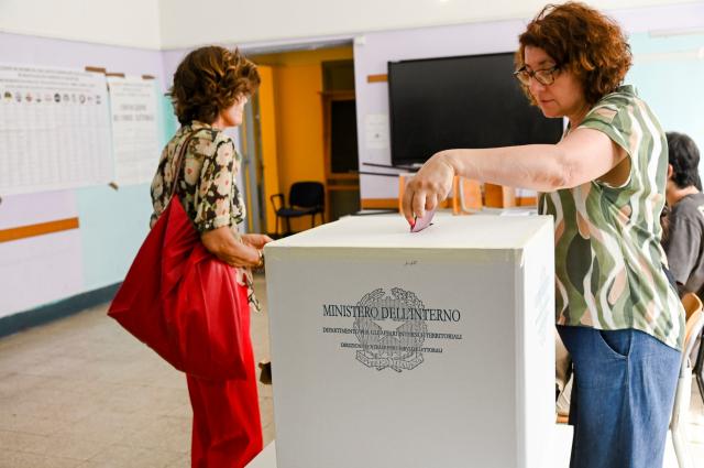 Affluenza elezioni europee 2024 al 24% alle 12:00 del secondo giorno, Bossi spiazza la Lega: "Voto Forza Italia"