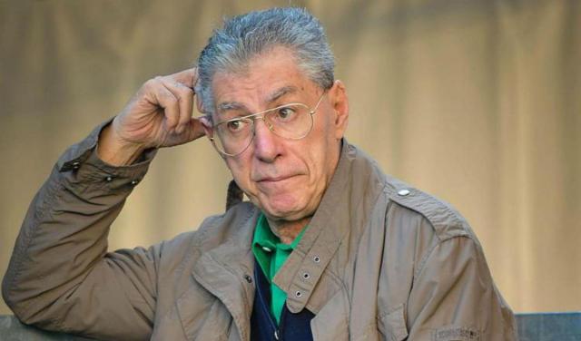 Bossi mette da parte Salvini con una dichiarazione in grado di far tremare il Carroccio proprio a urne aperte: "Lega tradita, voto Forza Italia"