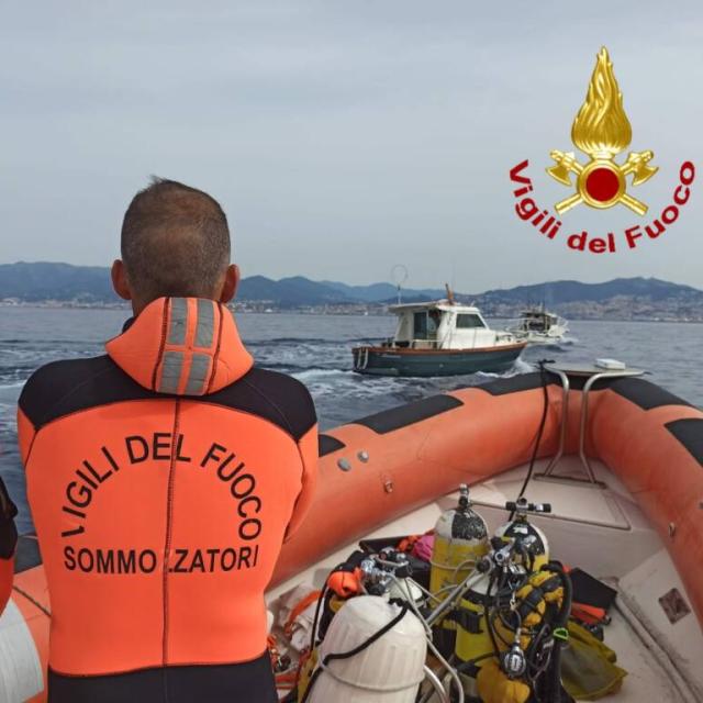 Lavagna, auto imbocca il porto turistico e finisce in mare, in gravi condizioni mamma e bambino di 7 anni