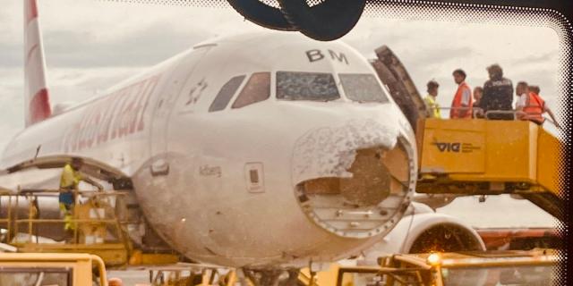 Volo Palma - Vienna colpito dalla grandine: distrutti il parabrezza e il muso dell'area