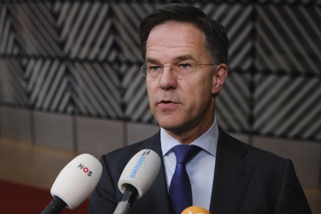 Nato, l'olandese Mark Rutte nuovo segretario generale dal prossimo ottobre al posto di Stoltenberg, Russia: "Non cambier&agrave; niente, comandano gli Usa"