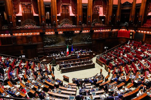 Autonomia differenziata, cosa cambia per le regioni: competenze esclusive su 23 materie come sanit&agrave;, energia e giustizia