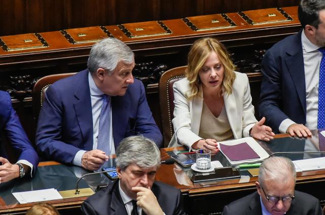 Meloni vola a Beirut da militari italiani Unifil e Tajani in Medio Oriente per ribadire centralit&agrave; missione ONU, USA: "Armi a Israele ma sblocco aiuti umanitari"