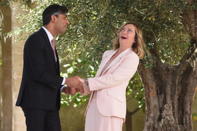 Sunak-Meloni, flirt in vista dopo G7 a Borgo Egnazia? Il premier uscente: "Vorrei condividere con lei la vita notturna dello Yorkshire"