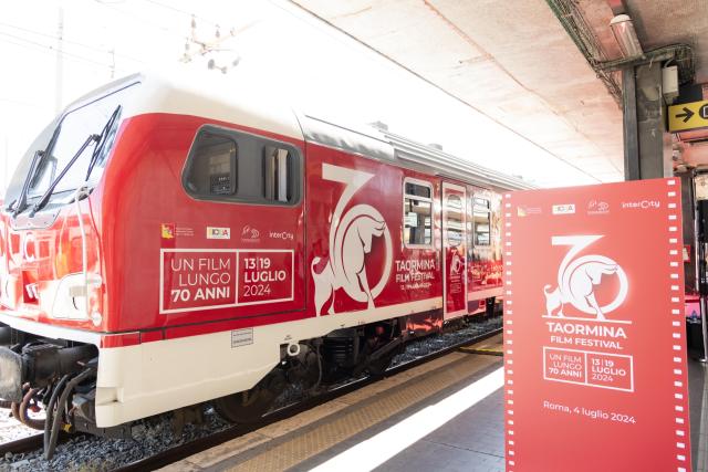 Trenitalia, realizzato un intercity per il Taormina Film Festival 2024 in viaggio tra la capitale d'Italia e la Sicilia