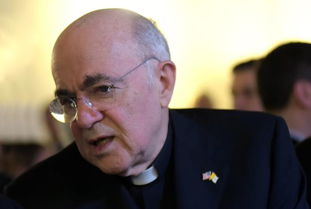 Vigan&ograve; scomunicato dal Vaticano perch&eacute; colpevole di scisma: "Ha rifiutato di riconoscere e sottomettersi all'autorit&agrave; del Papa"