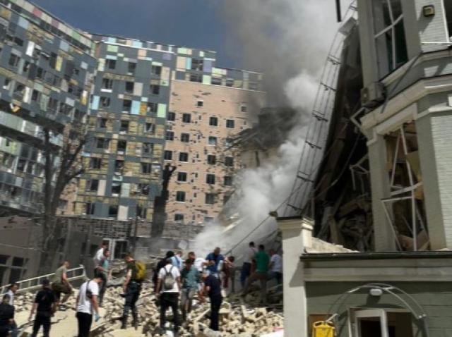 Ospedale pediatrico di Kiev bombardato, Francesco Dall'Aglio: "&Egrave; stata l'Ucraina con un missile Usa di difesa antiaerea AIM-120"