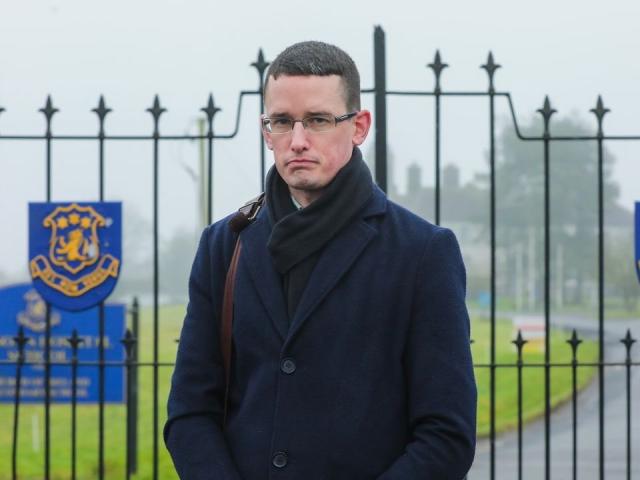 Irlanda, rilasciato insegnante dopo 400 giorni di carcere, si era rifiutato di utilizzare pronome gender con studente trans