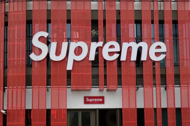 Essilorluxottica acquista da Vf Corporation il celebre marchio Supreme per 1.5 milardi di dollari