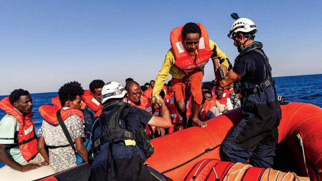 Sea-Watch International a muso duro contro la Meloni e il Governo italiano "Auguriamo loro il peggio"