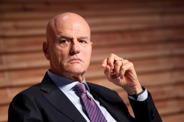 Eni, accordo con KKr per la cessione di una quota di minoranza in Enilive tra 20% e 25%; valutazione tra &euro;11,5 e &euro;12,5 mld