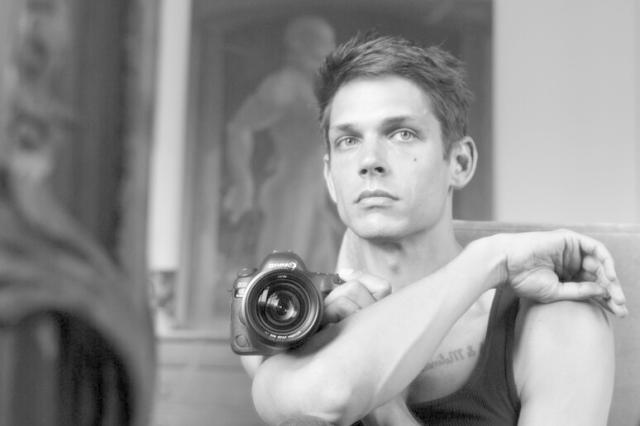 Calendario Pirelli 2025, si torna alla sensualit&agrave; con gli scatti di Ethan James Green in attesa della presentazione a Londra