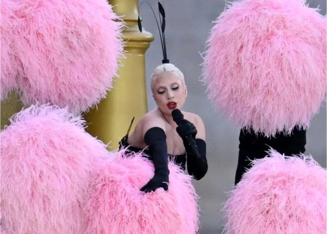 Gossip: la Francia contro Lady Gaga, il nuovo fidanzato di Francesca Chillemi, Wanda Nara (ancora) vs. Mauro Icardi: &ldquo;Mai pi&ugrave; nella mia fottuta vita&hellip;&rdquo;