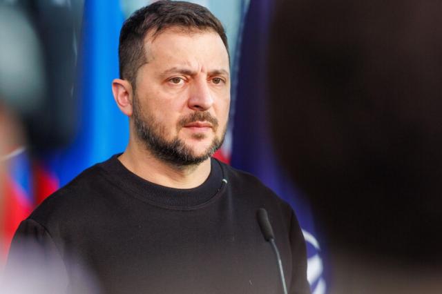 Qualcuno Fermi Zelensky: Il Nano Sta Minacciando Il Mondo 