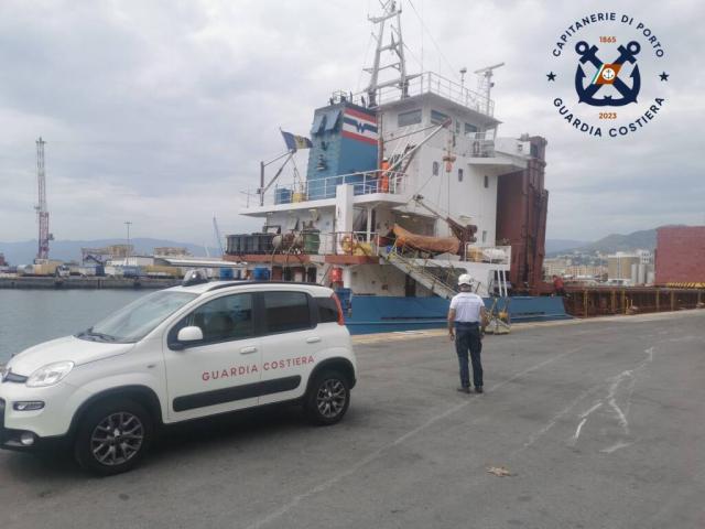 Genova, gravi carenze su sicurezza e inquinamento, fermato dalla Capitaneria un cargo delle Barbados
